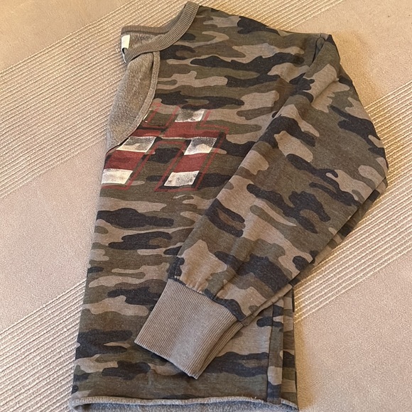 LUCKY BRAND Cropped Camo KISS sweatshirt - Picture 8 of 8
